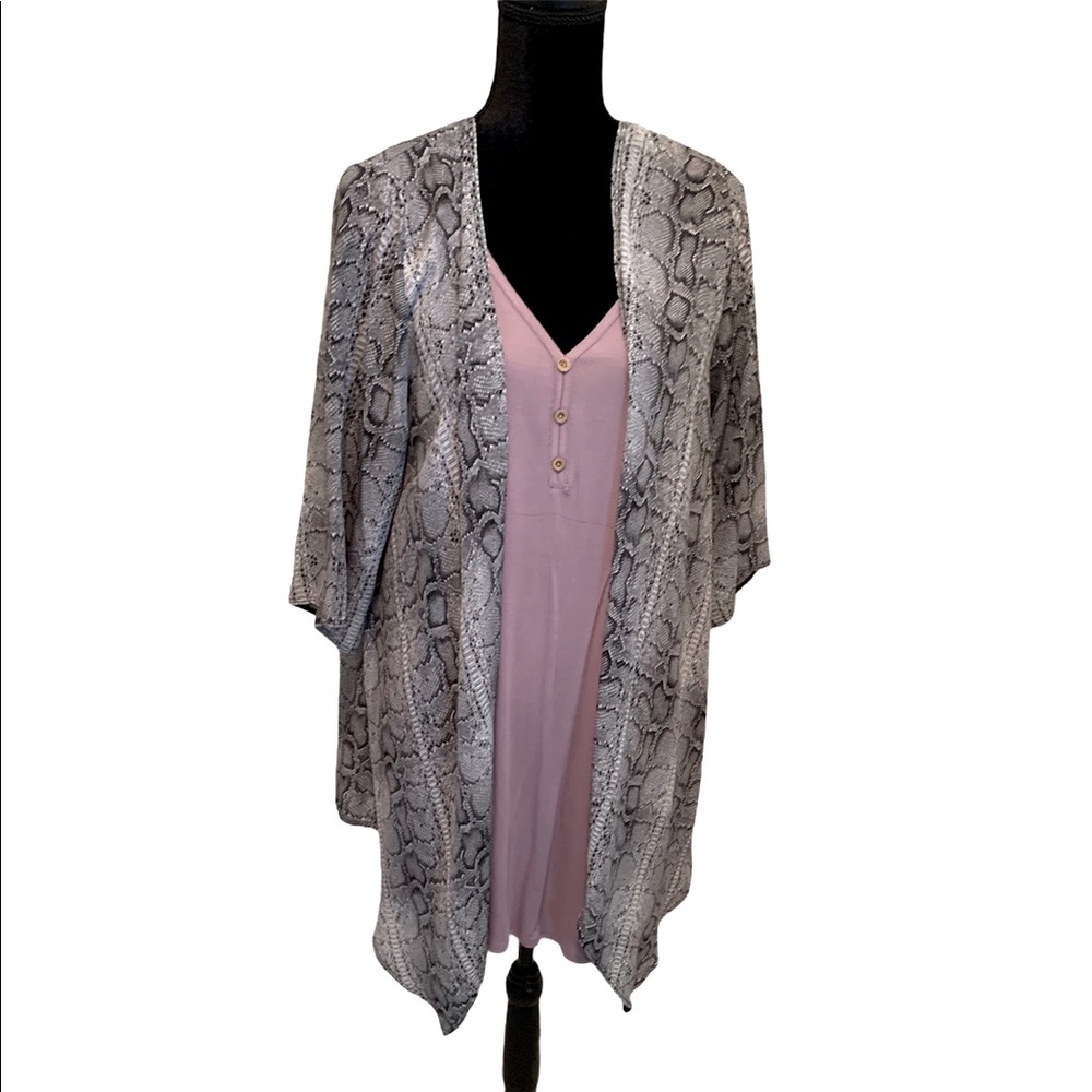 Yahada Kimono grey snake skin print NWT